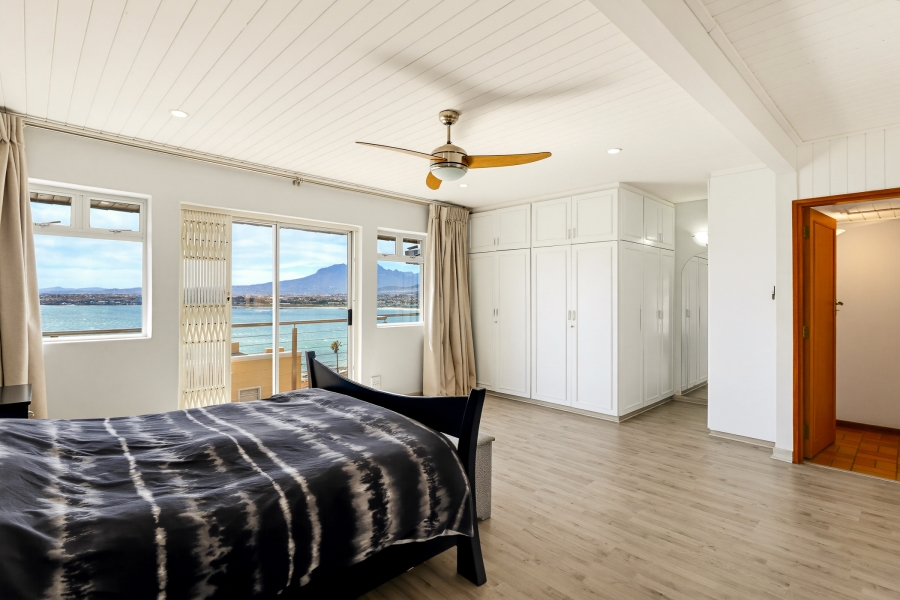 4 Bedroom Property for Sale in Gordons Bay Village Western Cape